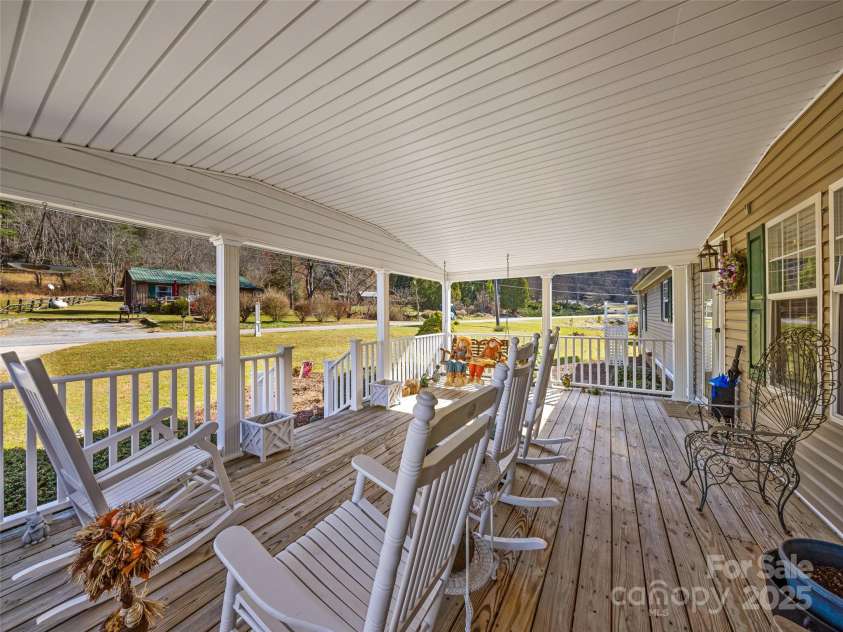 422 Battle Creek Road, Horse Shoe, NC 28742.  MLS# CAR4322878, YatesRealty ID 2196. 