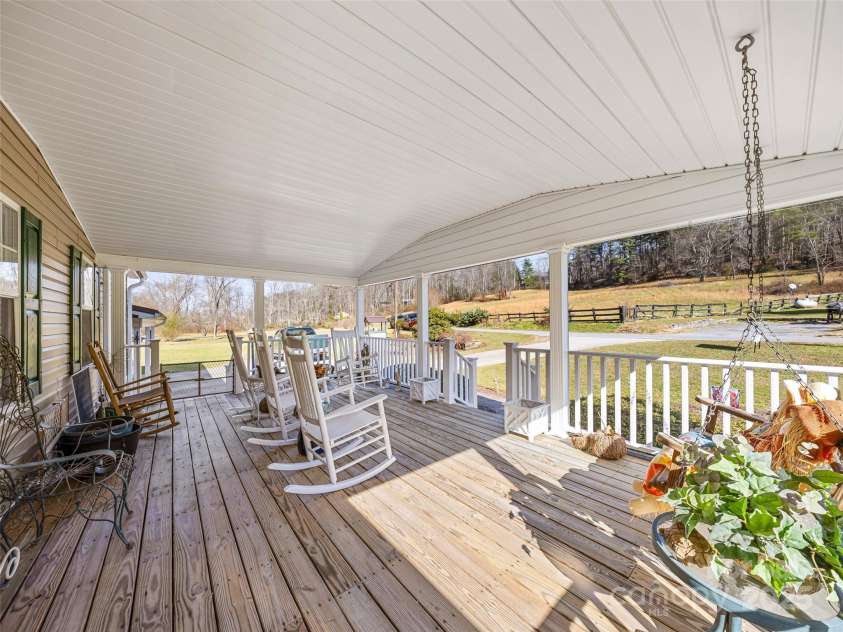 422 Battle Creek Road, Horse Shoe, NC 28742.  MLS# CAR4322878, YatesRealty ID 2196. 