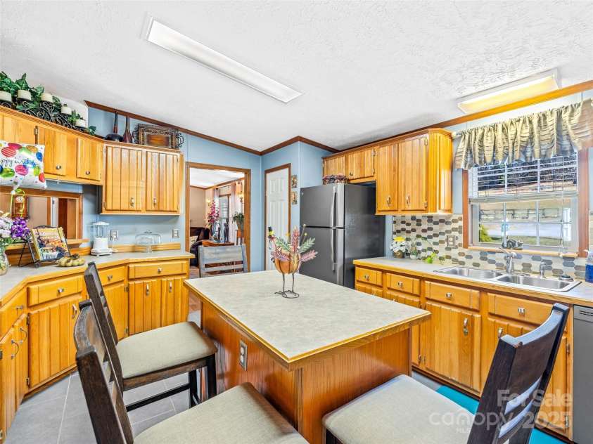 422 Battle Creek Road, Horse Shoe, NC 28742.  MLS# CAR4322878, YatesRealty ID 2196. 