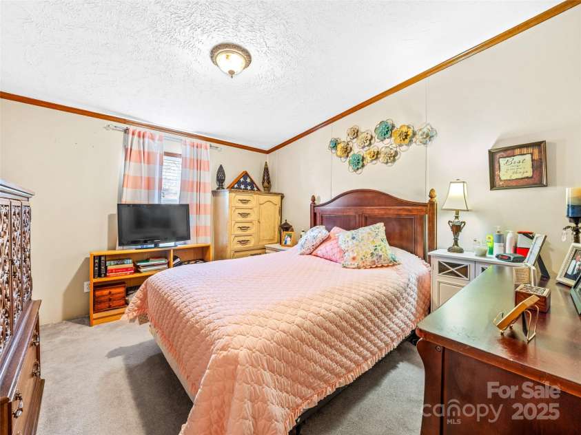 422 Battle Creek Road, Horse Shoe, NC 28742.  MLS# CAR4322878, YatesRealty ID 2196. 