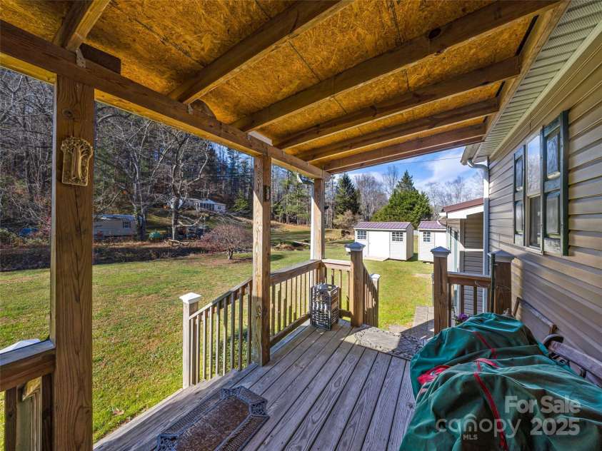 422 Battle Creek Road, Horse Shoe, NC 28742.  MLS# CAR4322878, YatesRealty ID 2196. 