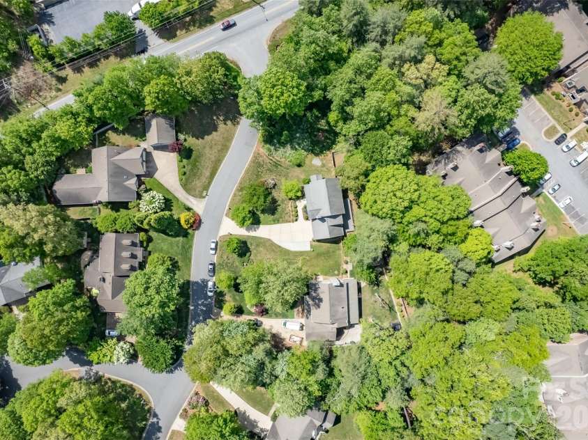 1002 Windsor Drive, Asheville, NC 28803.  MLS# CAR4361534, YatesRealty ID 21960. 