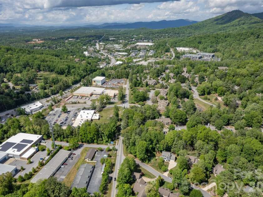 1002 Windsor Drive, Asheville, NC 28803.  MLS# CAR4361534, YatesRealty ID 21960. 