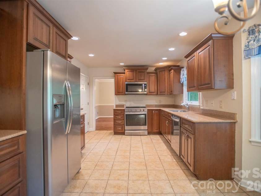 1002 Windsor Drive, Asheville, NC 28803.  MLS# CAR4361534, YatesRealty ID 21960. Large kitchen
