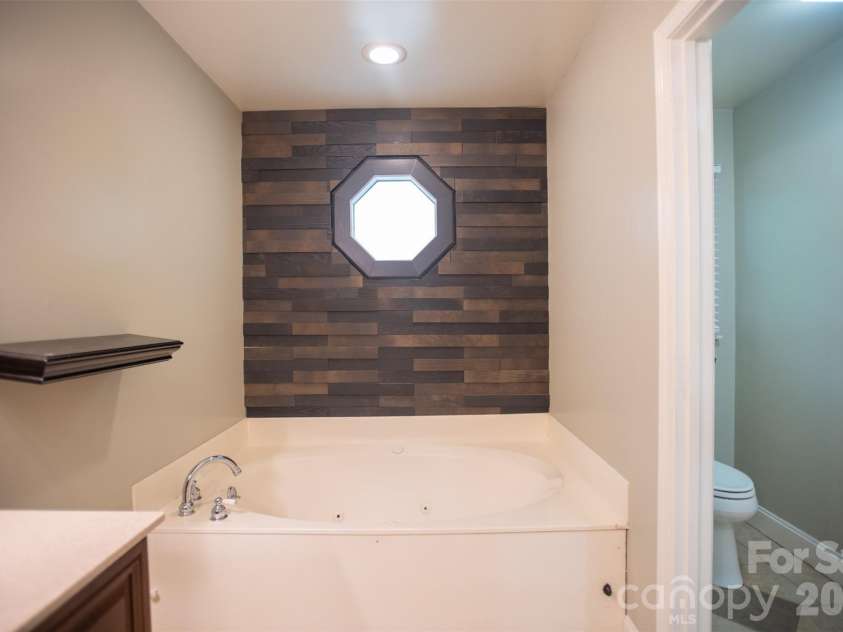 1002 Windsor Drive, Asheville, NC 28803.  MLS# CAR4361534, YatesRealty ID 21960. Primary bath