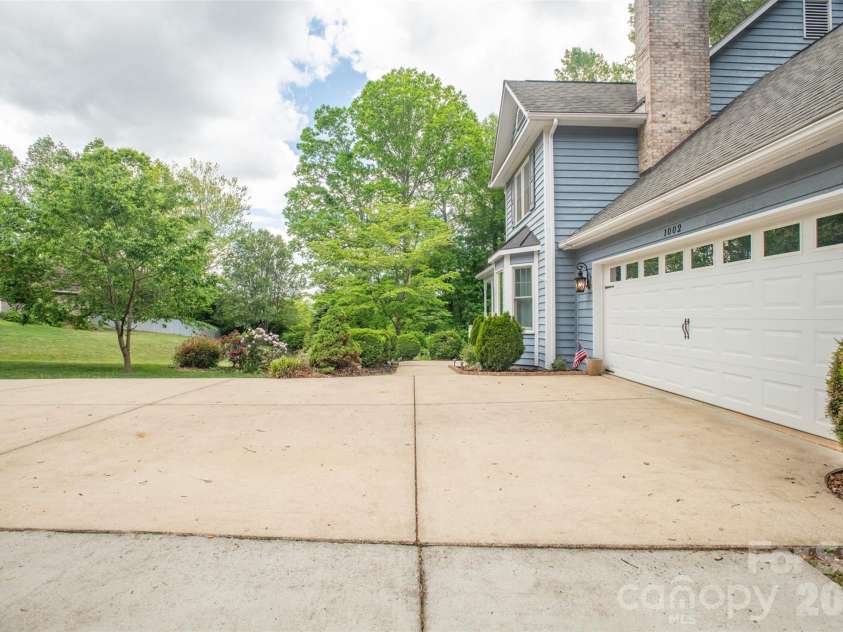 1002 Windsor Drive, Asheville, NC 28803.  MLS# CAR4413516, YatesRealty ID 21960. 