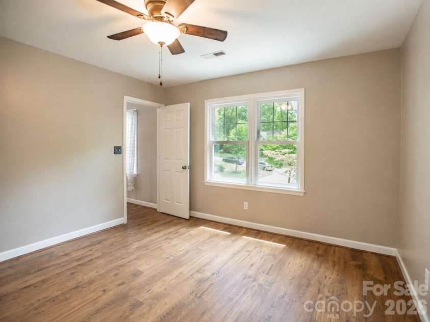 1002 Windsor Drive, Asheville, NC 28803.  MLS# CAR4413516, YatesRealty ID 21960. 