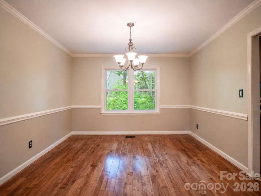 1002 Windsor Drive, Asheville, NC 28803.  MLS# CAR4413516, YatesRealty ID 21960. Dining Room