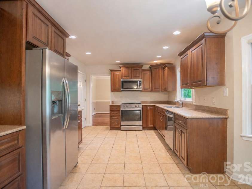 1002 Windsor Drive, Asheville, NC 28803.  MLS# CAR4413516, YatesRealty ID 21960. Kitchen