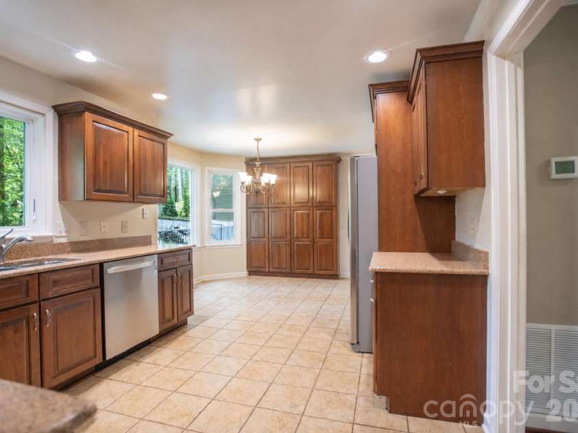 1002 Windsor Drive, Asheville, NC 28803.  MLS# CAR4413516, YatesRealty ID 21960. Kitchen