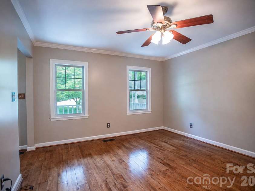 1002 Windsor Drive, Asheville, NC 28803.  MLS# CAR4413516, YatesRealty ID 21960. Living room