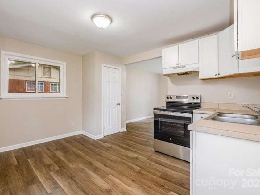 5323 Snow White Lane, Charlotte, NC 28213.  MLS# CAR4274921, YatesRealty ID 21961. 