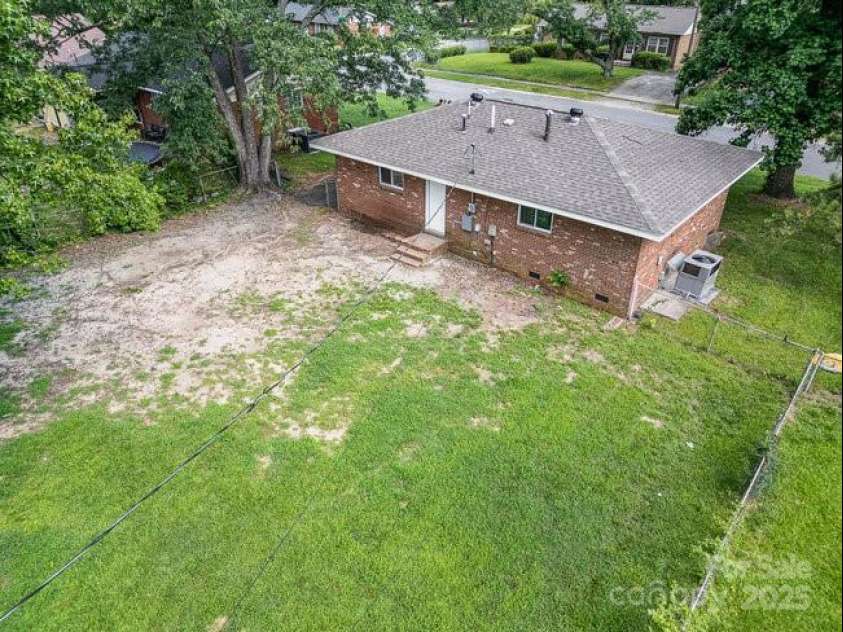 5323 Snow White Lane, Charlotte, NC 28213.  MLS# CAR4274921, YatesRealty ID 21961. 