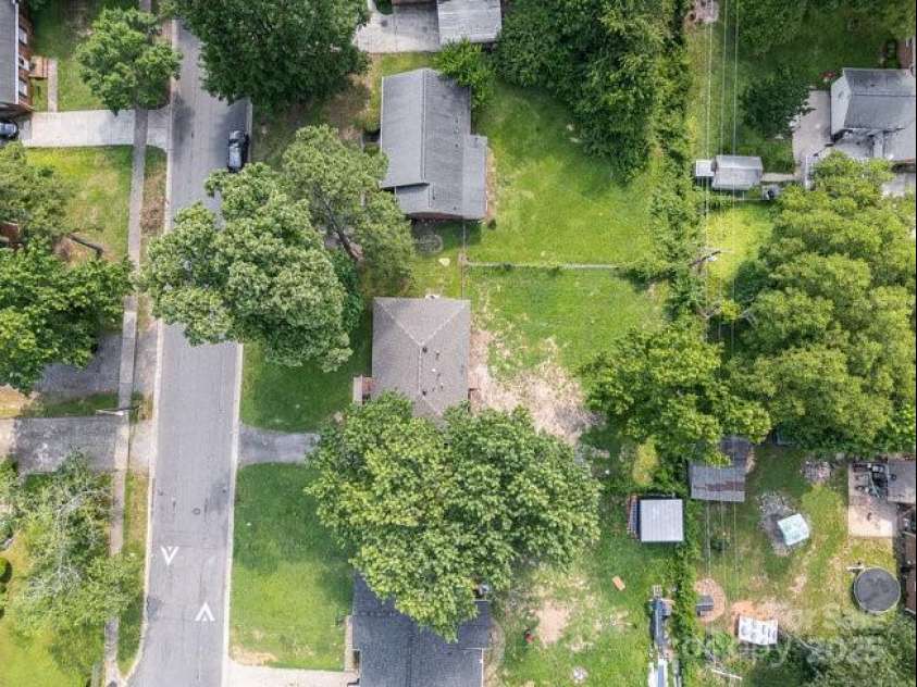 5323 Snow White Lane, Charlotte, NC 28213.  MLS# CAR4274921, YatesRealty ID 21961. 