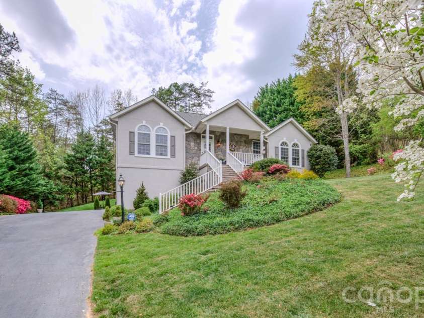 9 Double Eagle Drive, Weaverville, NC 28787.  MLS# CAR4367152, YatesRealty ID 21962. 