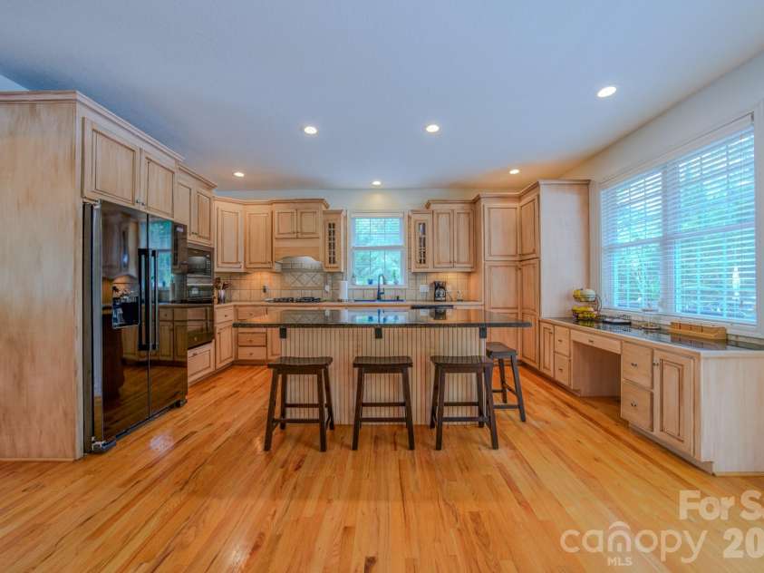 9 Double Eagle Drive, Weaverville, NC 28787.  MLS# CAR4367152, YatesRealty ID 21962. 