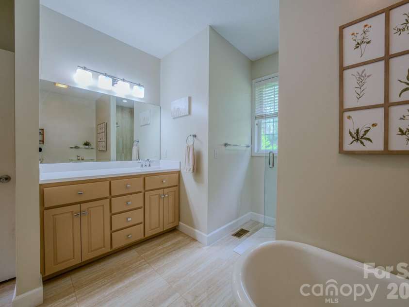 9 Double Eagle Drive, Weaverville, NC 28787.  MLS# CAR4367152, YatesRealty ID 21962. 