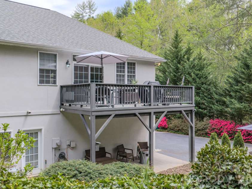 9 Double Eagle Drive, Weaverville, NC 28787.  MLS# CAR4367152, YatesRealty ID 21962. 