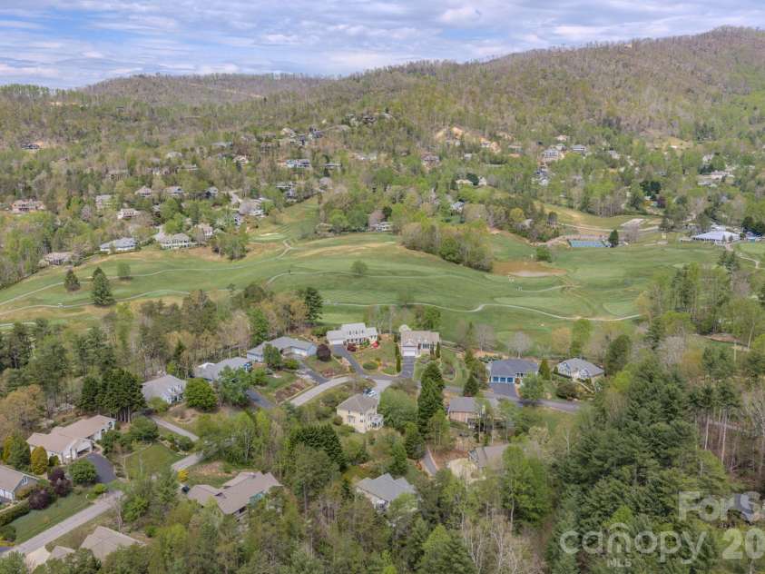 9 Double Eagle Drive, Weaverville, NC 28787.  MLS# CAR4367152, YatesRealty ID 21962. 