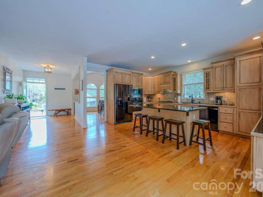 9 Double Eagle Drive, Weaverville, NC 28787.  MLS# CAR4367152, YatesRealty ID 21962. Great for entertaining!