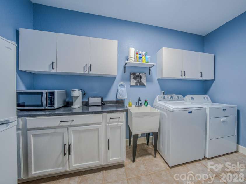 9 Double Eagle Drive, Weaverville, NC 28787.  MLS# CAR4367152, YatesRealty ID 21962. Kitchen and laundry downstairs