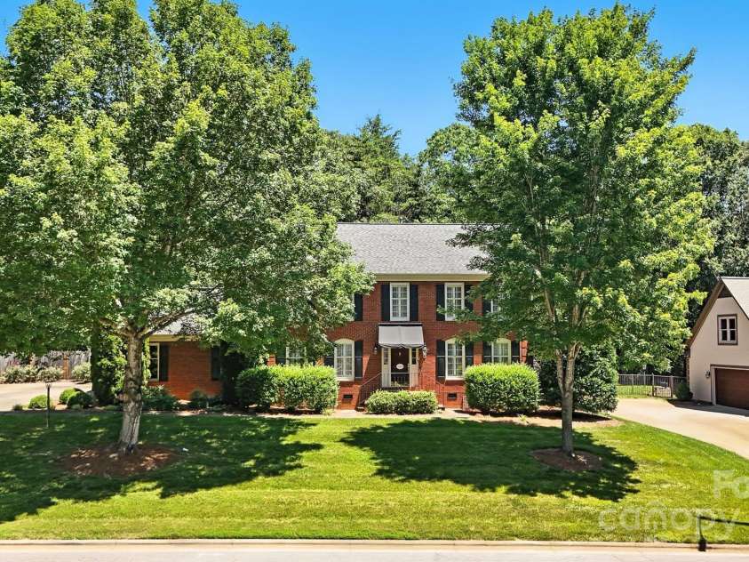 147 35th Avenue, Hickory, NC 28601.  MLS# CAR4259527, YatesRealty ID 21963. 