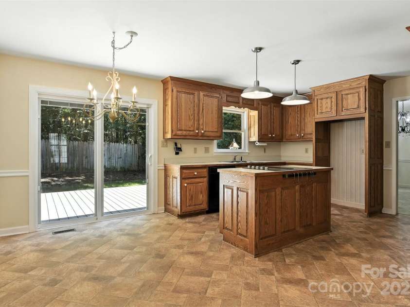 147 35th Avenue, Hickory, NC 28601.  MLS# CAR4259527, YatesRealty ID 21963. 