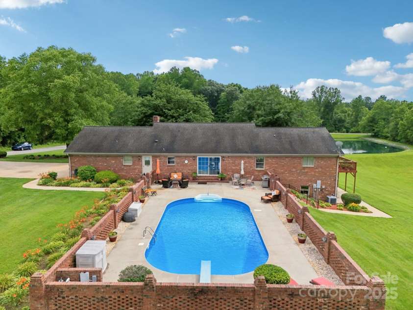 3381 Elaine Avenue, Lincolnton, NC 28092.  MLS# CAR4274962, YatesRealty ID 21964. 