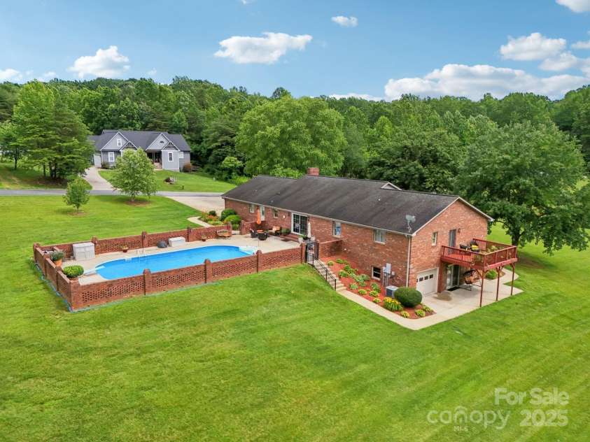 3381 Elaine Avenue, Lincolnton, NC 28092.  MLS# CAR4274962, YatesRealty ID 21964. 