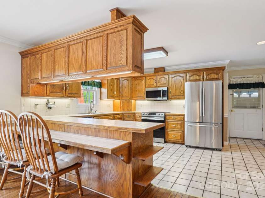 3381 Elaine Avenue, Lincolnton, NC 28092.  MLS# CAR4274962, YatesRealty ID 21964. Kitchen