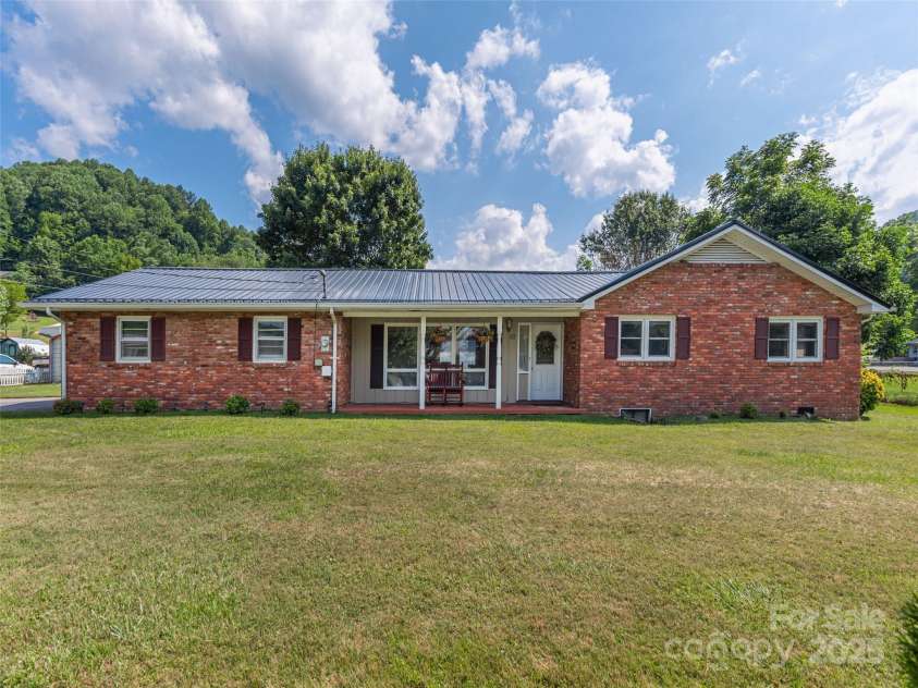 10 Estes Drive, Waynesville, NC 28786.  MLS# CAR4265558, YatesRealty ID 21965. 