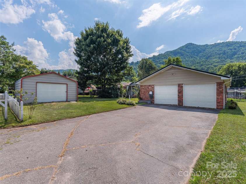 10 Estes Drive, Waynesville, NC 28786.  MLS# CAR4265558, YatesRealty ID 21965. 