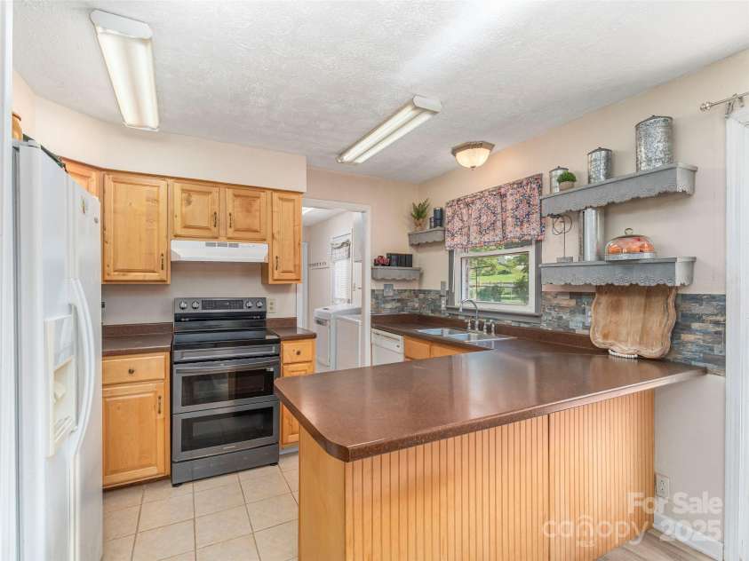 10 Estes Drive, Waynesville, NC 28786.  MLS# CAR4265558, YatesRealty ID 21965. 