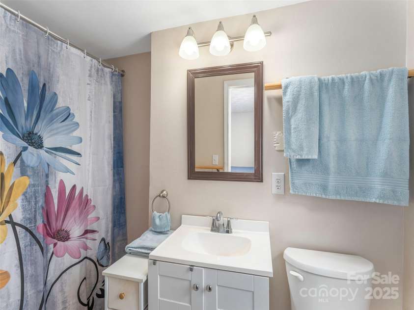 10 Estes Drive, Waynesville, NC 28786.  MLS# CAR4265558, YatesRealty ID 21965. 