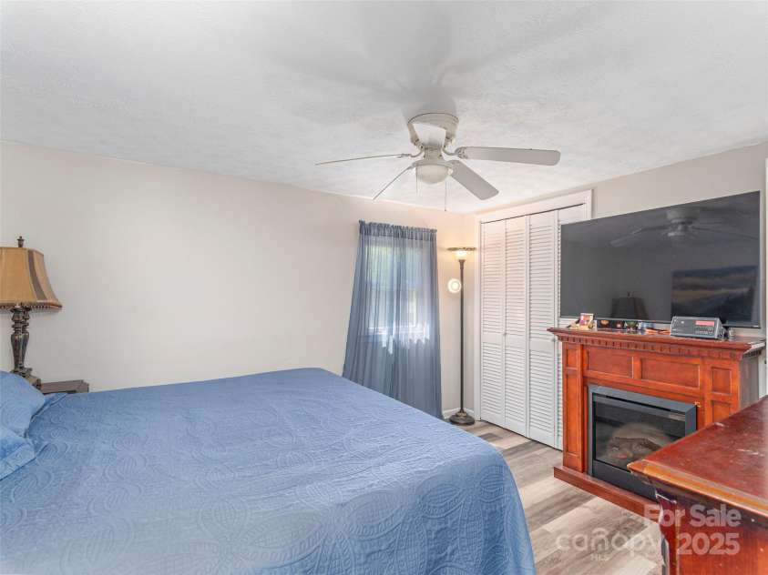 10 Estes Drive, Waynesville, NC 28786.  MLS# CAR4265558, YatesRealty ID 21965. 