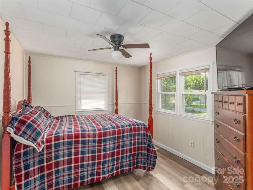 10 Estes Drive, Waynesville, NC 28786.  MLS# CAR4265558, YatesRealty ID 21965. 