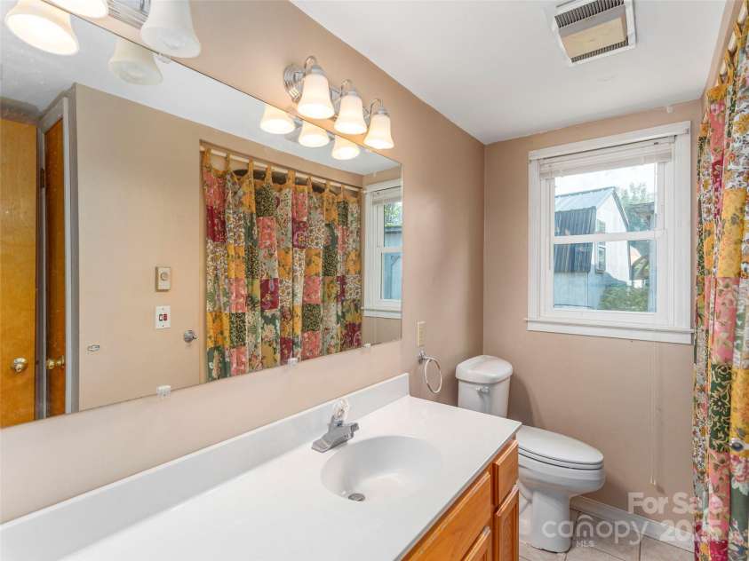 10 Estes Drive, Waynesville, NC 28786.  MLS# CAR4265558, YatesRealty ID 21965. 