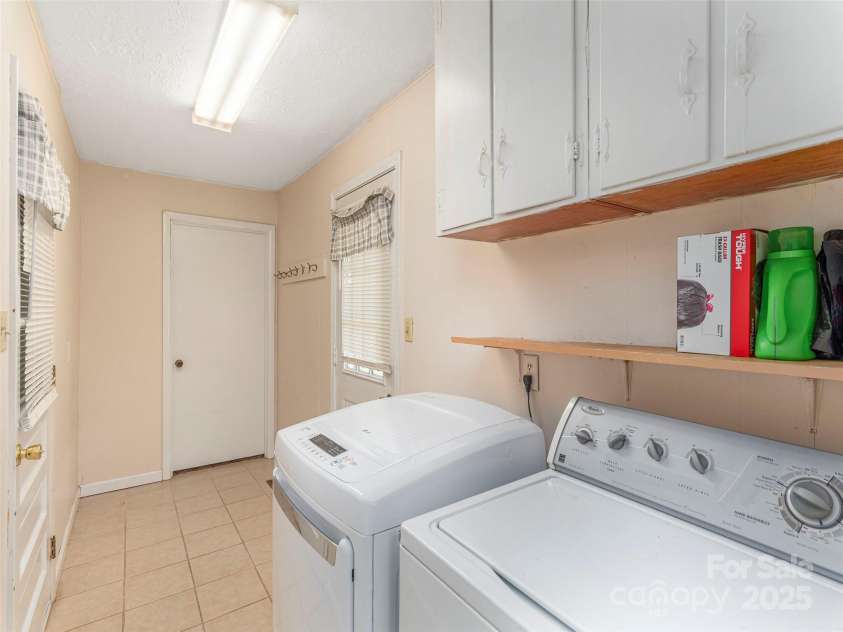 10 Estes Drive, Waynesville, NC 28786.  MLS# CAR4265558, YatesRealty ID 21965. 