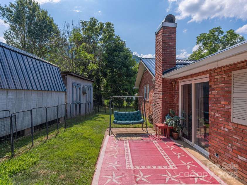 10 Estes Drive, Waynesville, NC 28786.  MLS# CAR4265558, YatesRealty ID 21965. 