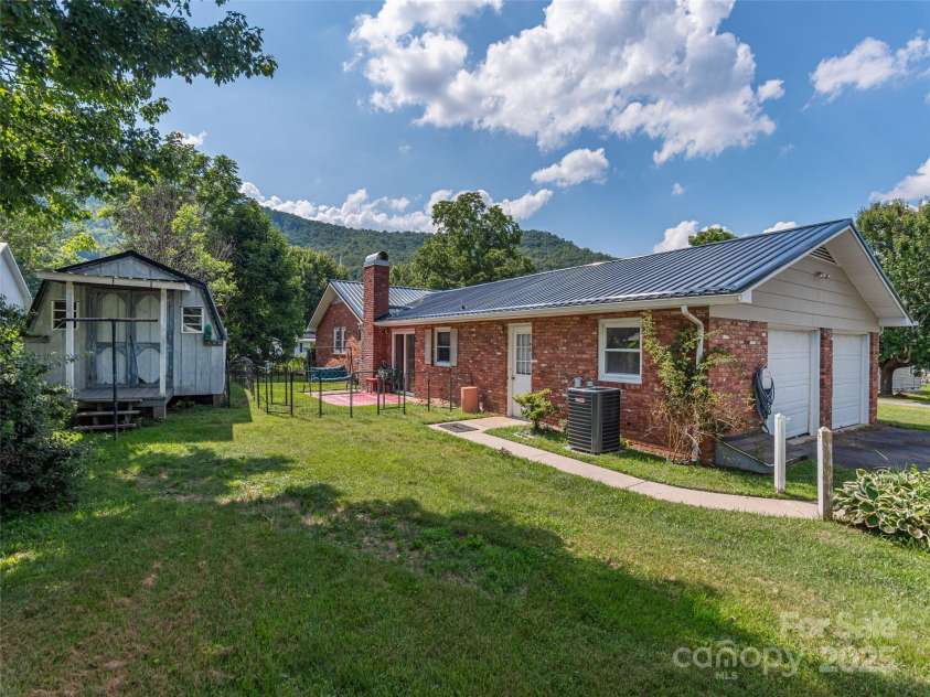 10 Estes Drive, Waynesville, NC 28786.  MLS# CAR4265558, YatesRealty ID 21965. 