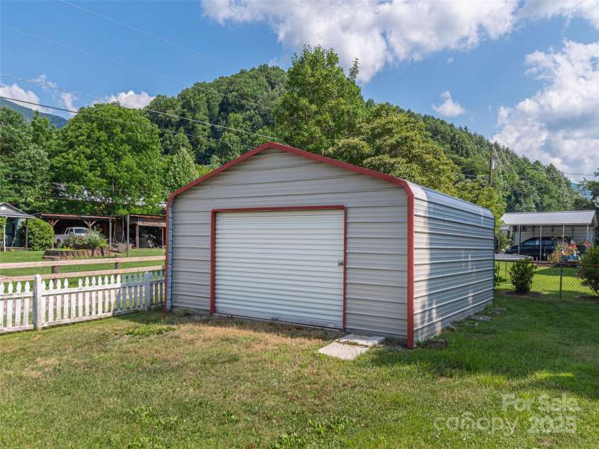 10 Estes Drive, Waynesville, NC 28786.  MLS# CAR4265558, YatesRealty ID 21965. 