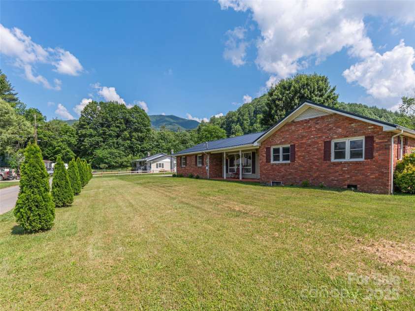 10 Estes Drive, Waynesville, NC 28786.  MLS# CAR4265558, YatesRealty ID 21965. 