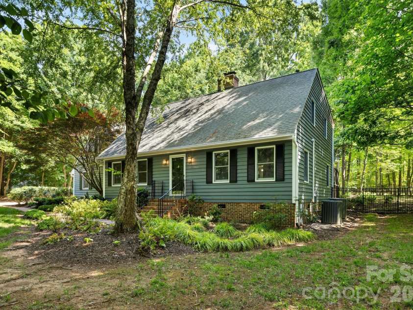 121 Kee Court, Waxhaw, NC 28173.  MLS# CAR4376762, YatesRealty ID 21965. 
