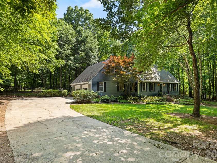 121 Kee Court, Waxhaw, NC 28173.  MLS# CAR4376762, YatesRealty ID 21965. 