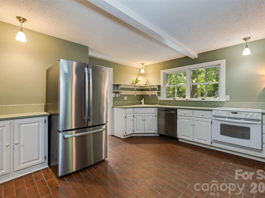121 Kee Court, Waxhaw, NC 28173.  MLS# CAR4376762, YatesRealty ID 21965. 