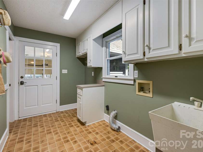 121 Kee Court, Waxhaw, NC 28173.  MLS# CAR4376762, YatesRealty ID 21965. 