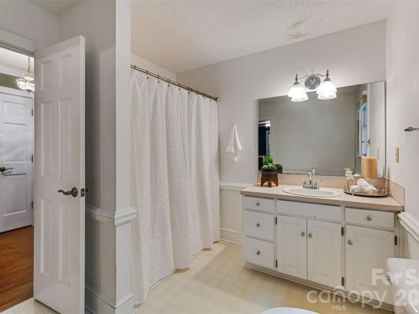 121 Kee Court, Waxhaw, NC 28173.  MLS# CAR4376762, YatesRealty ID 21965. 