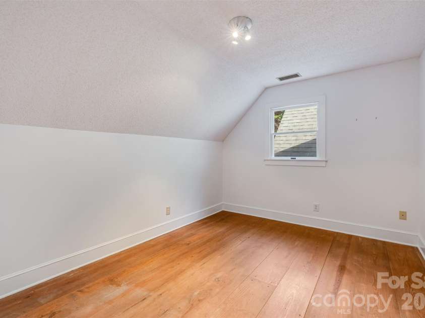 121 Kee Court, Waxhaw, NC 28173.  MLS# CAR4376762, YatesRealty ID 21965. 