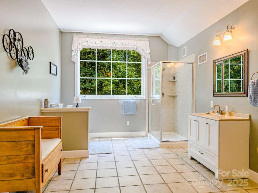 133 Sassafras Hill Drive, Rutherfordton, NC 28139.  MLS# CAR4274225, YatesRealty ID 21966. Upstairs Bathroom