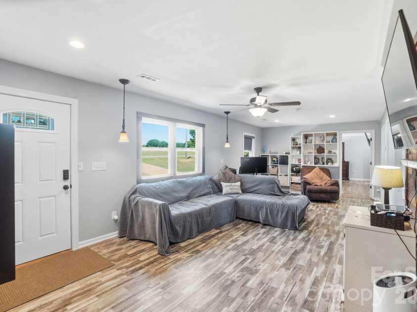 487 Linwood Road, Mooresville, NC 28115.  MLS# CAR4378629, YatesRealty ID 21966. 